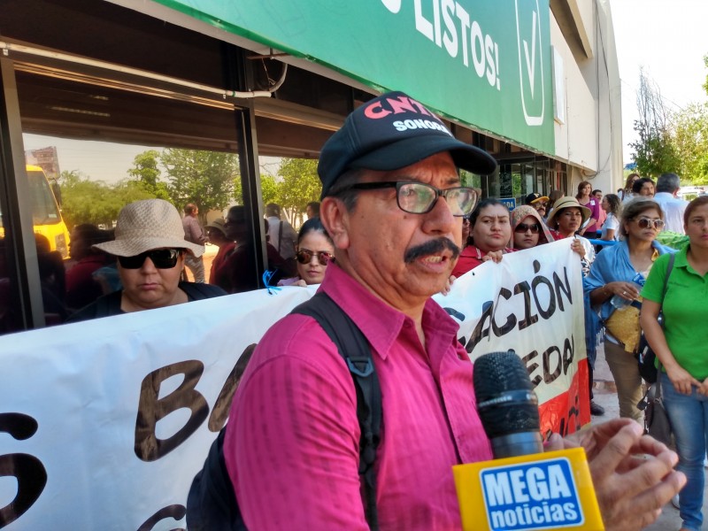 Desde el lunes laborarán docentes cesados: CNTE