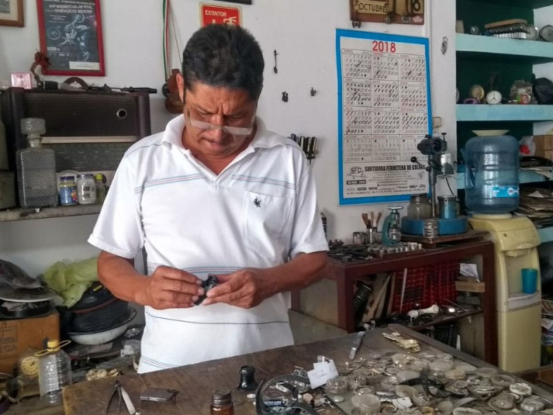 Desde muy pequeño comenzó a reparar relojes