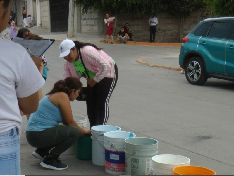 Desesperados por desabasto de agua