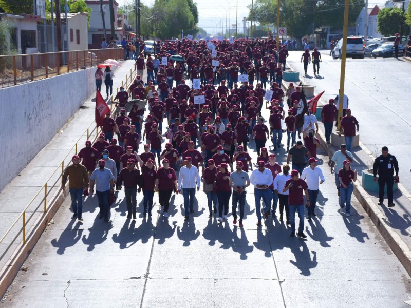 Desfilan en Cajeme por el Día del Trabajo