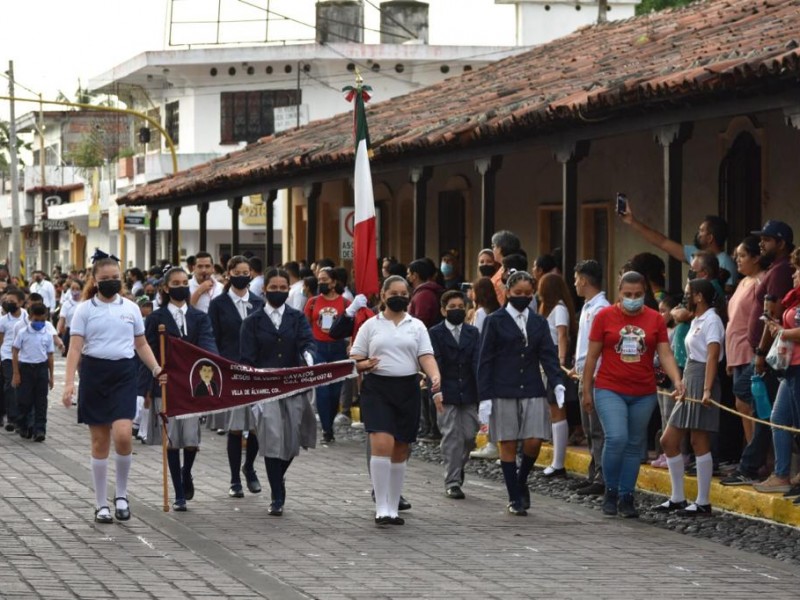 Desfilan en Villa de Álvarez para conmemorar Independencia de México