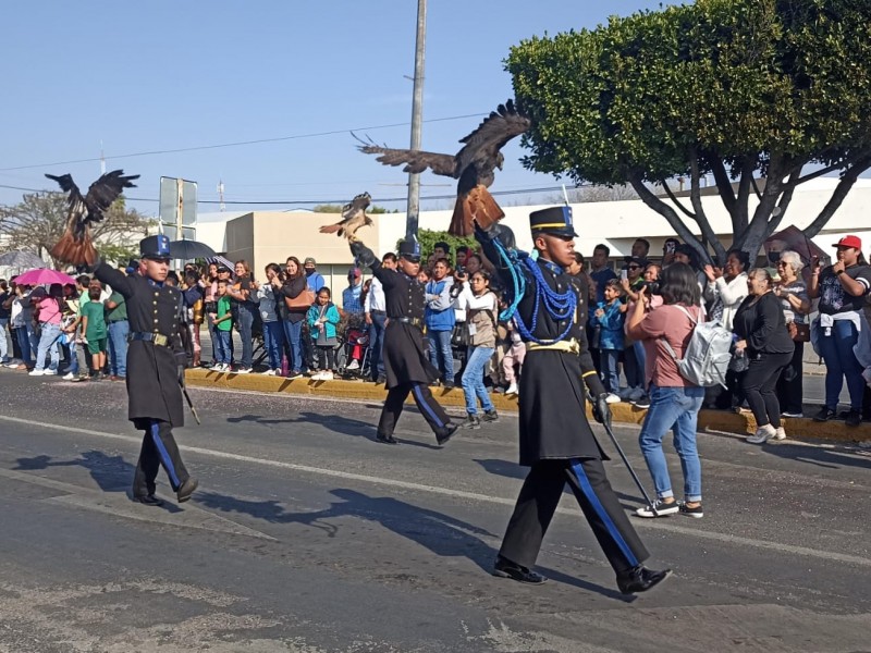 Desfilaron 12 mil alumnos por aniversario de la Revolución