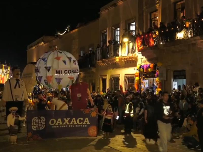 Desfile de Día de Muertos reúne a miles de zacatecanos