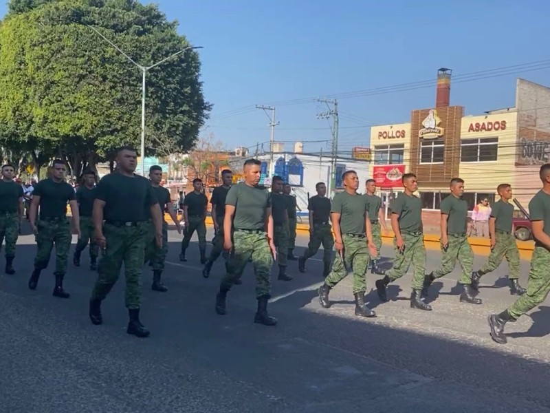 Desfile de la revolución congregó a casi 15 mil personas