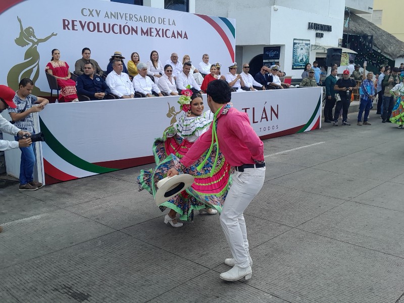 Desfile del 115 Aniversario de la Revolución Mexicana en Mazatlán