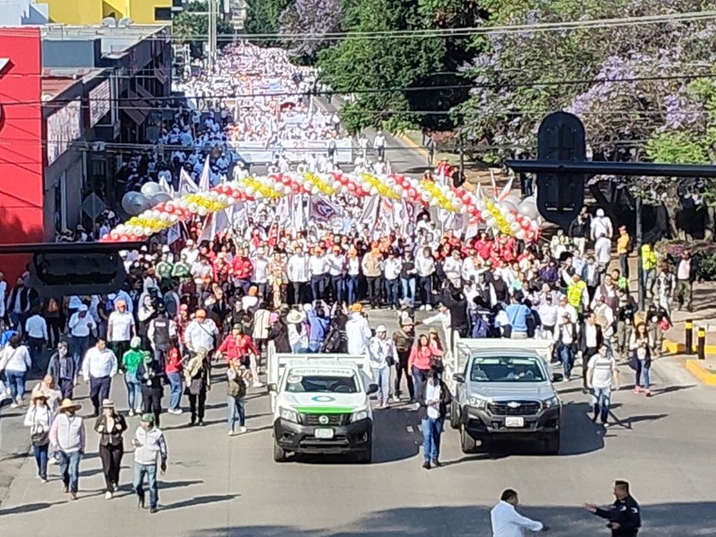 Desfile del Día del Trabajo reúne miles de trabajadores en Puebla ...