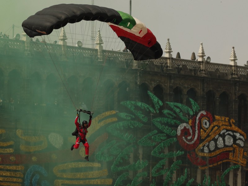 Desfile Militar por el aniversario de la Independencia de México