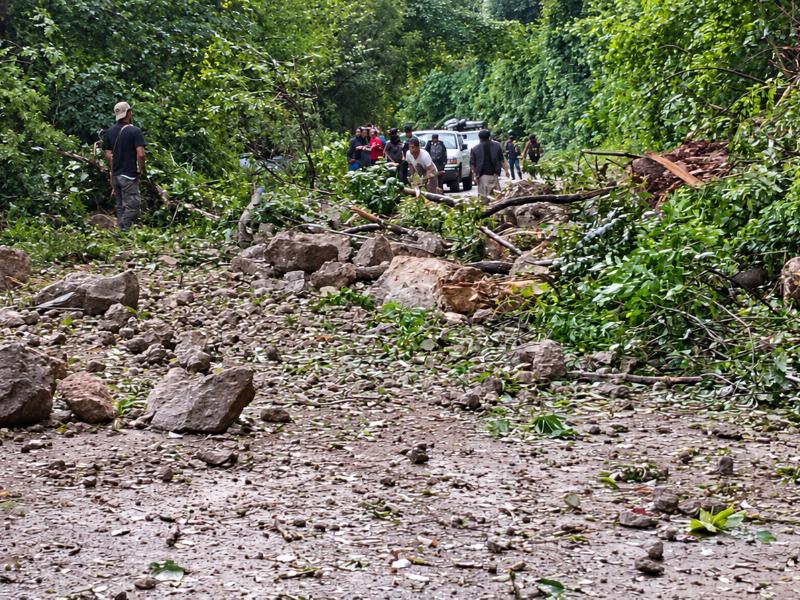 Deslave bloquea parcialmente carretera Totutla–Xalapa