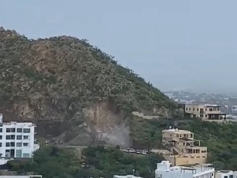Deslave en Cabo San Lucas tras lluvias y sismos