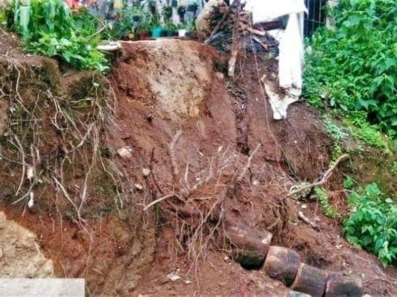 Deslaves en cerros de junta auxiliar de Tochimilco tras lluvias