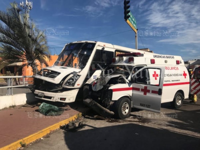 Deslindan de responsabilidad ambulancia que participó en accidente