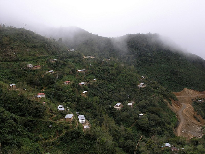 Deslizamiento de cerro deja 2 muertos en Oaxaca