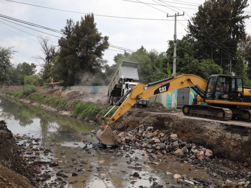 Desmantelan completamente puente tras socavón; quedará listo esta semana