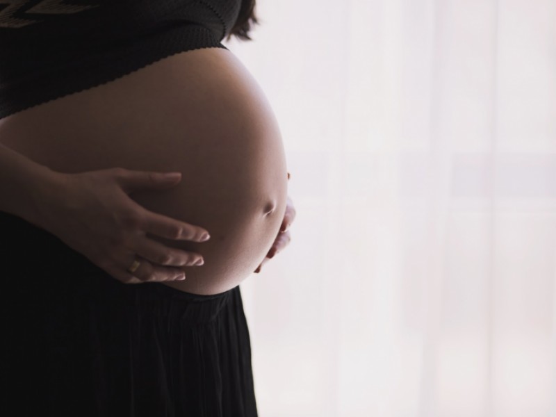 Despedir a mujer embarazada contra la ley y Derechos Humanos