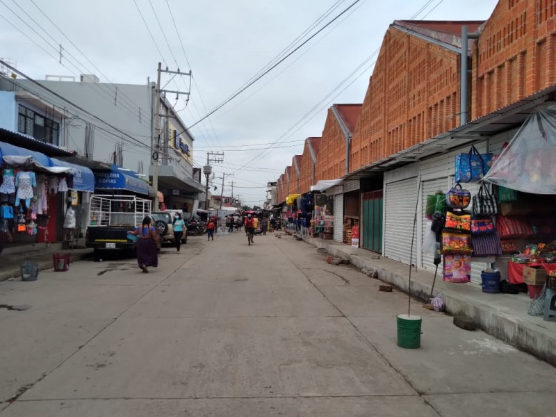 Despejan vialidad en Juchitán tras acuerdo con comerciantes