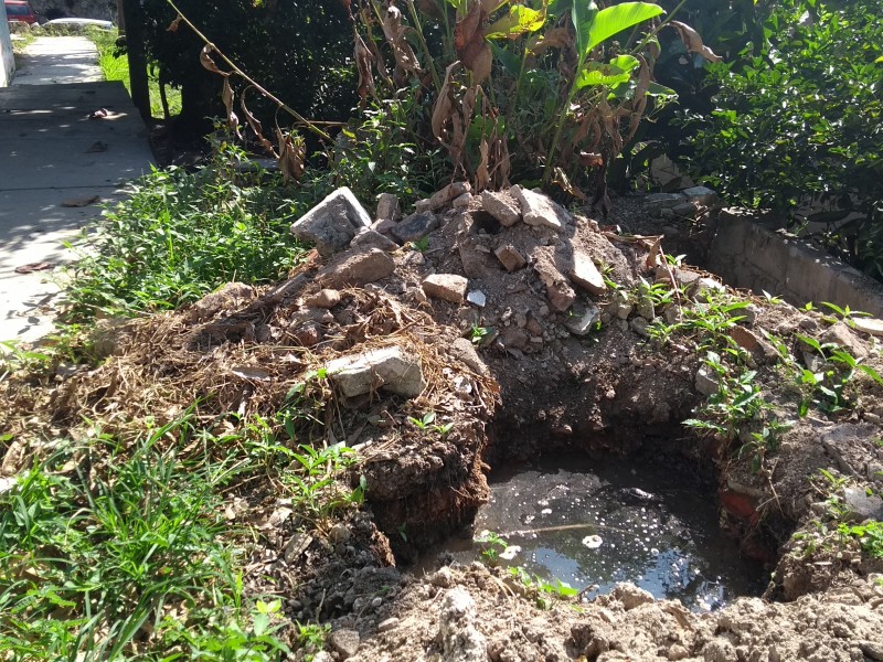 Desperfecto en tuberías provoca desperdicio de agua