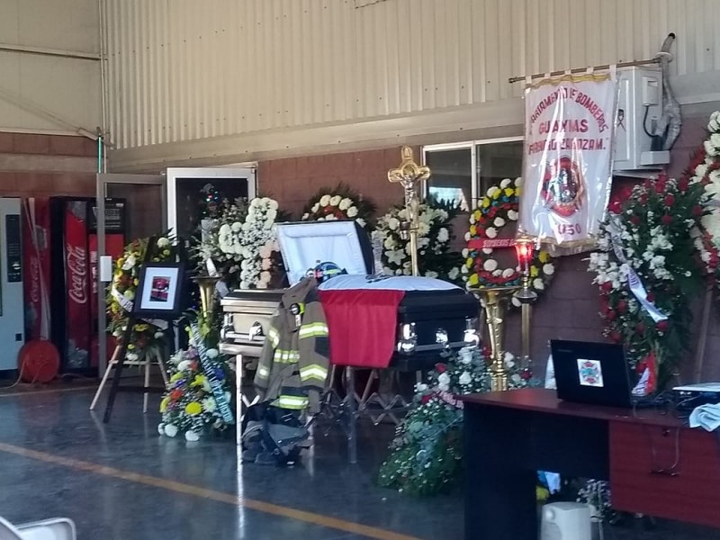 Despiden a Hiram, joven bombero