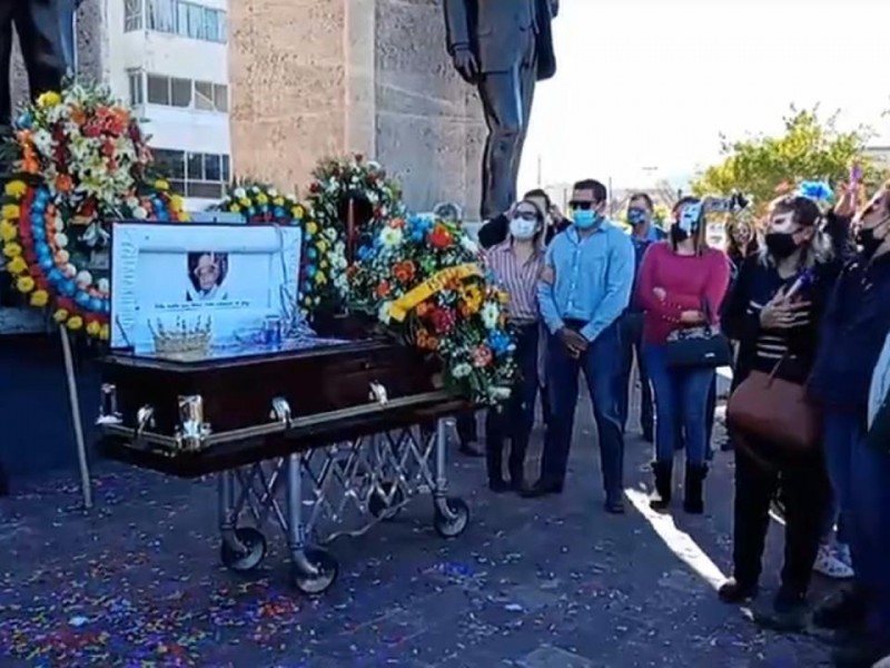 Despiden a José Antonio González con homenaje