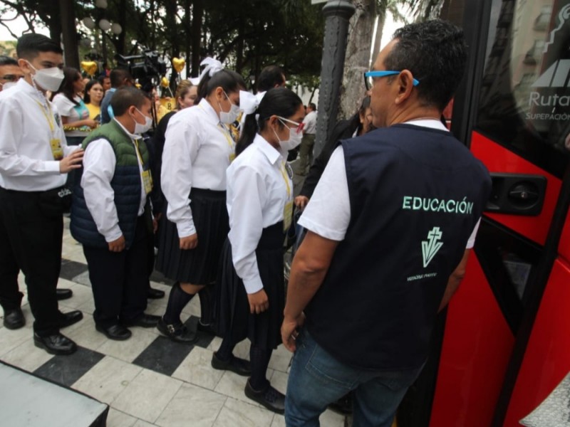 Despiden a niños premiados con la Ruta de la Insurgencia