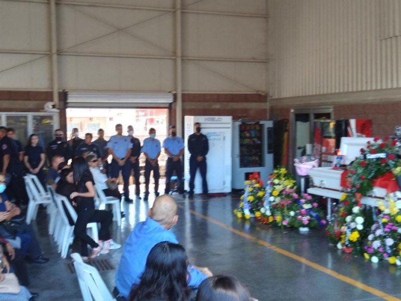 Despiden en Bomberos a Francisco Félix 