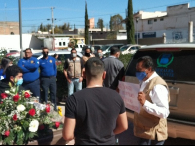 Despiden entre aplausos a Rigoberto, reportero asesinado en Fresnillo