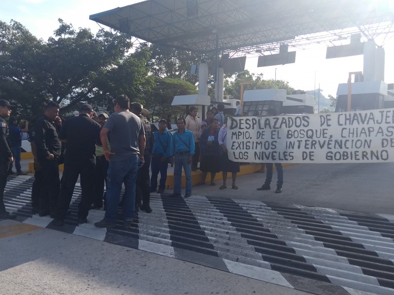 Desplazados de Chavajebal toman caseta