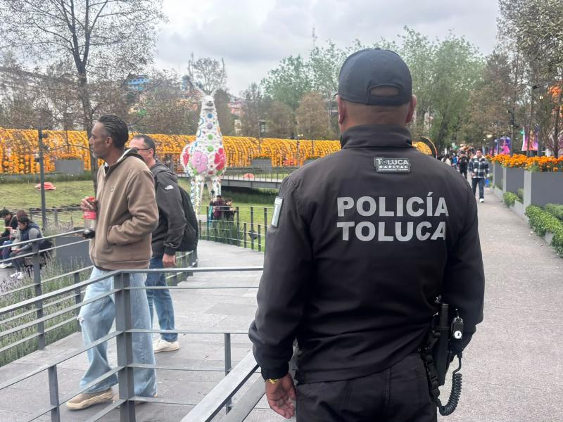 Despliegan 1,300 policías para resguardar la Feria del Alfeñique en Toluca