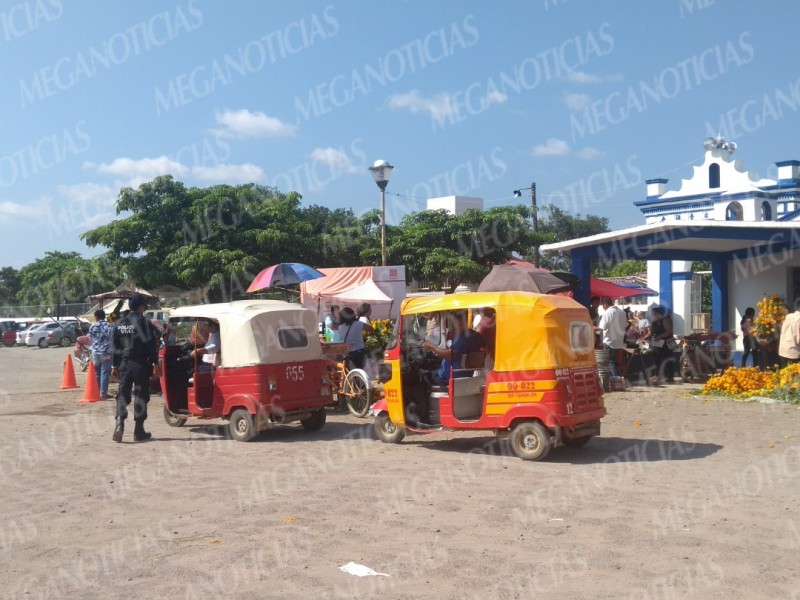 Despliegan dispositivo de seguridad en panteones de Tehuantepec