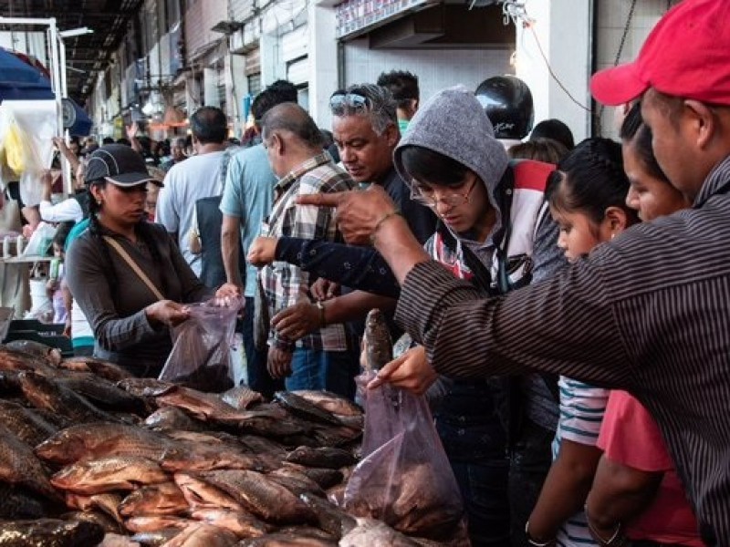 Despliegan operativo en mercado La Viga para asegurar sana distancia