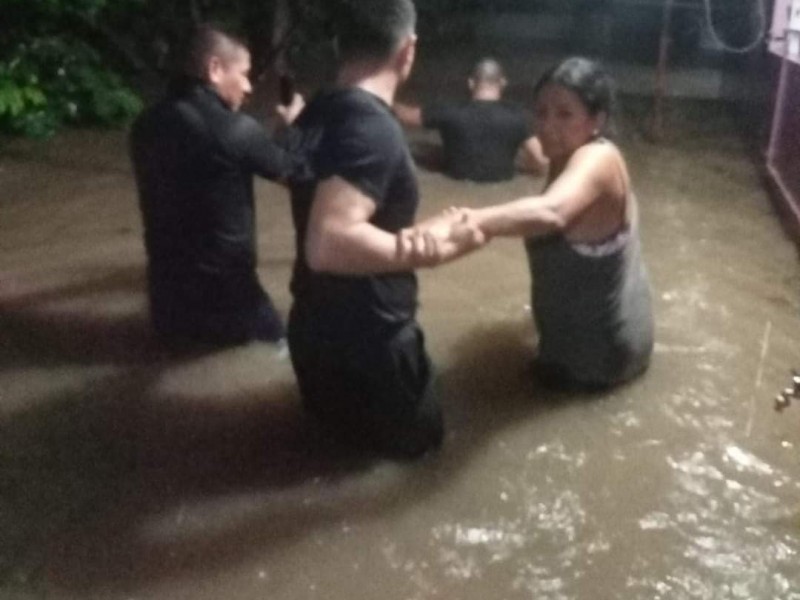 Despliegan operativos de emergencias en Minatitlan tras fuertes lluvias