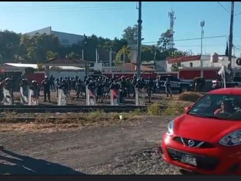 Despliegan seguridad en vías ante amago de protesta de CNTE