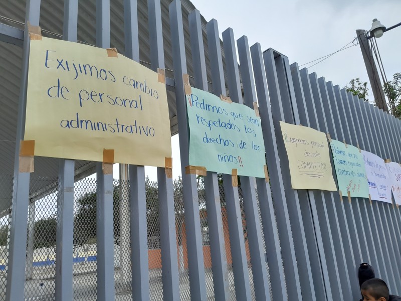 Después de 15hrs de protesta logran acuerdos primaria Quetzalcóatl