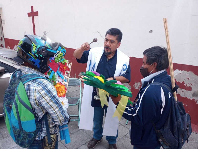 Después de 2 años festejan Día de la Santa Cruz