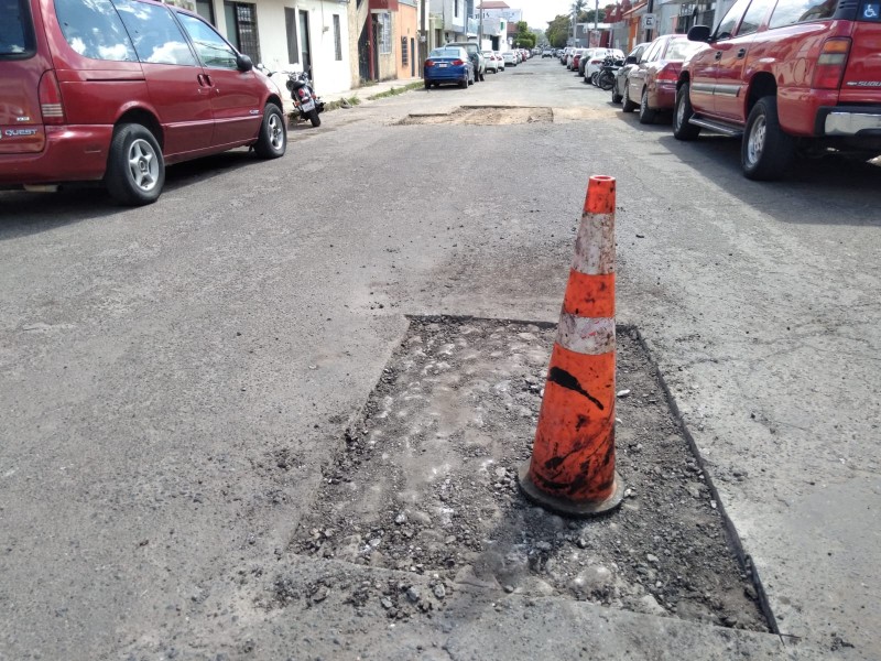 Después de 6 meses inicia reparación de calle Caoba