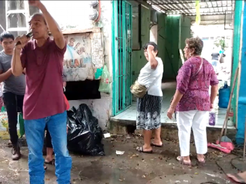 Después de desalojo, ciudadano logra entrar a vivienda