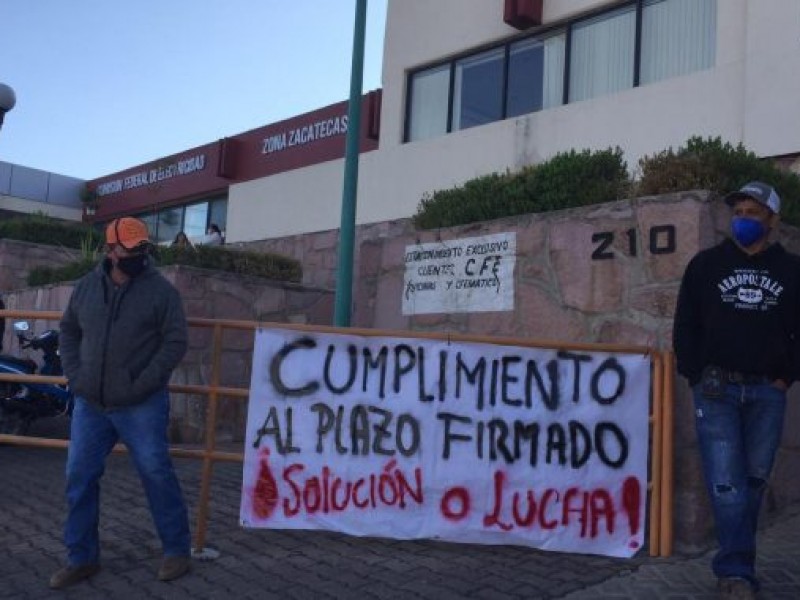 Después de manifestación acuden a concluir los trabajos en pozo