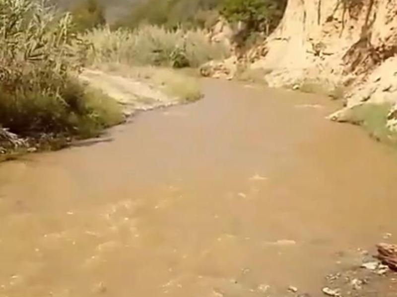 Regresa el agua al río Comulco tras meses de sequía en Coxcatlán
