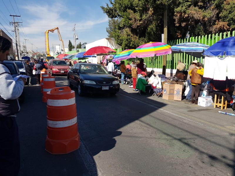 Desquician calle Horacio Zúñiga en Toluca 