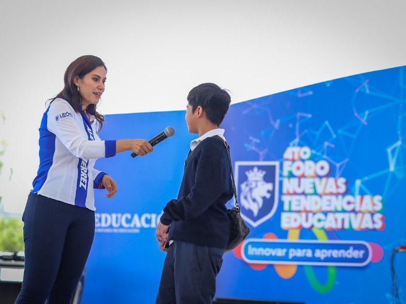 Destaca Alejandra Gutiérrez los 90 millones de pesos en becas