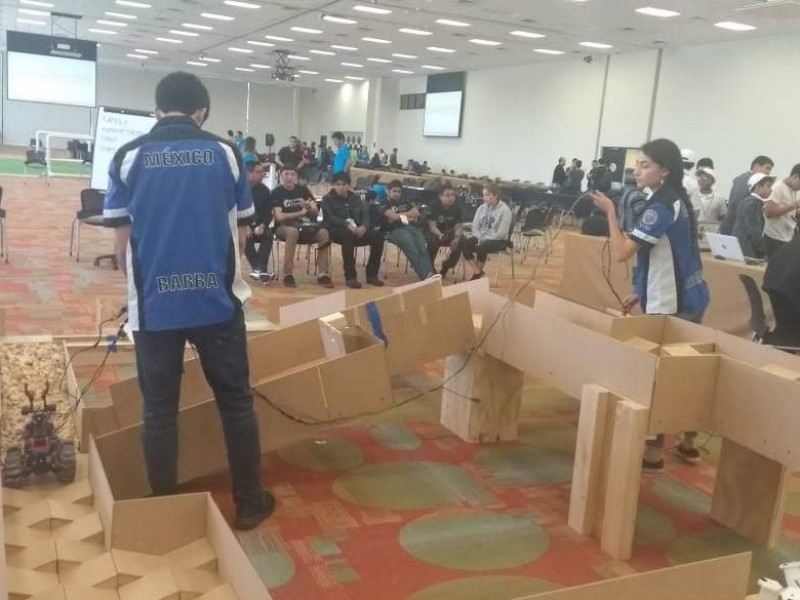 Destaca participación de estudiantes en torneo de robótica