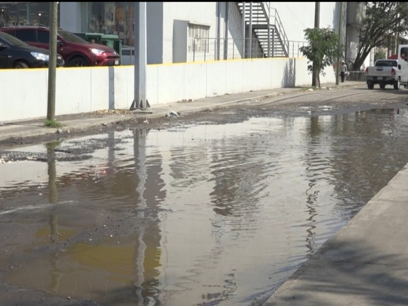 Destrozada luce la calle Golfo de California