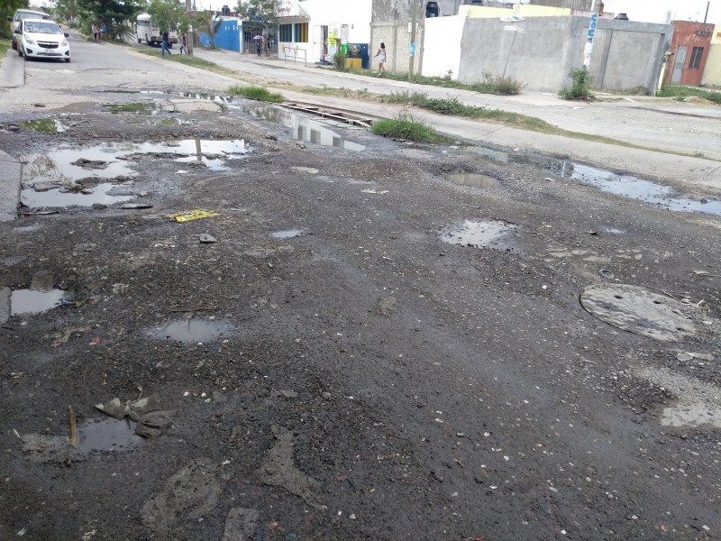 Destrozadas calles de Costa Dorada.