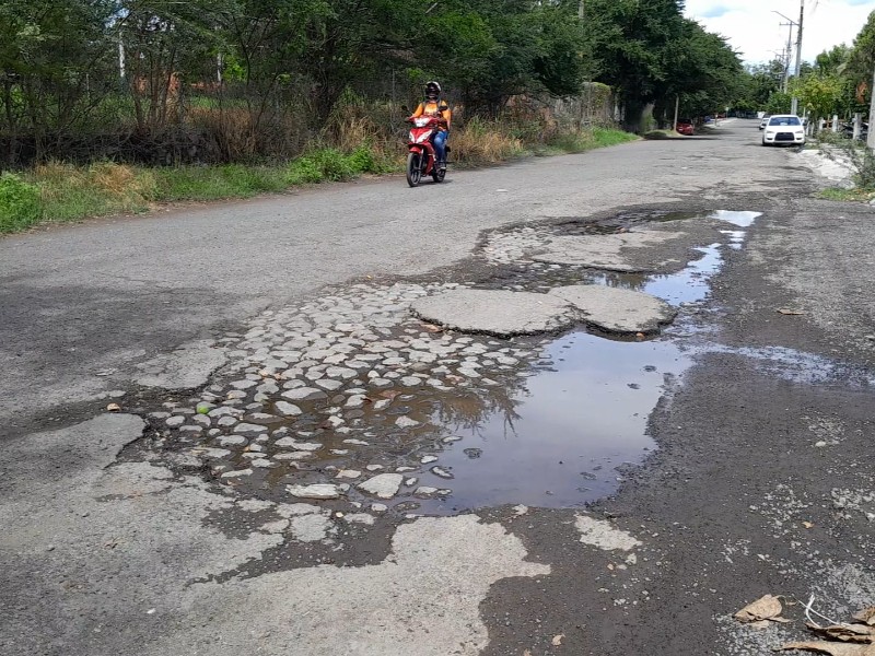 Destrozadas las calles de Tabachines por irresponsabilidad del Ayuntamiento de la Villa