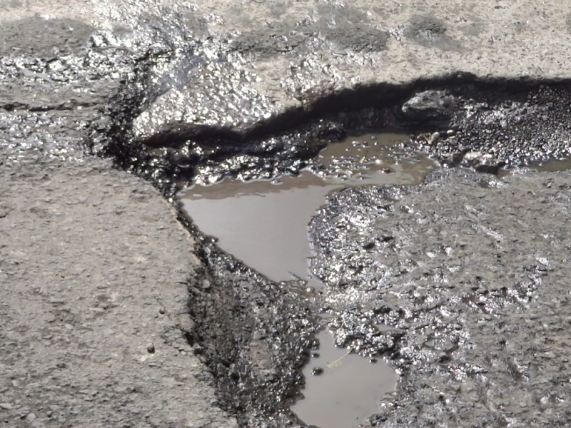 Destrozado asfalto de carretera libre a Perote