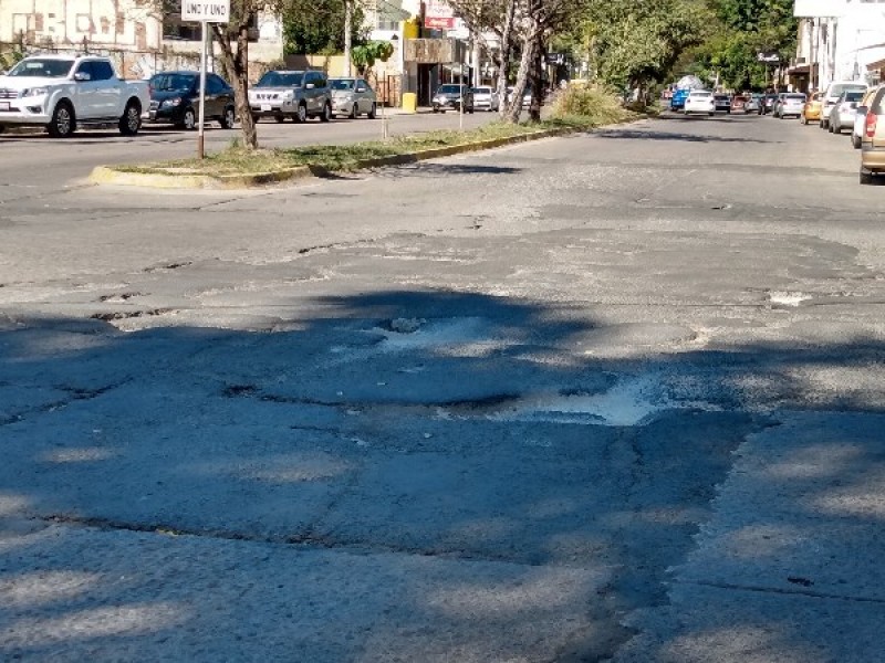 Destrozado el cruce de avenidas del Valle y Cultura