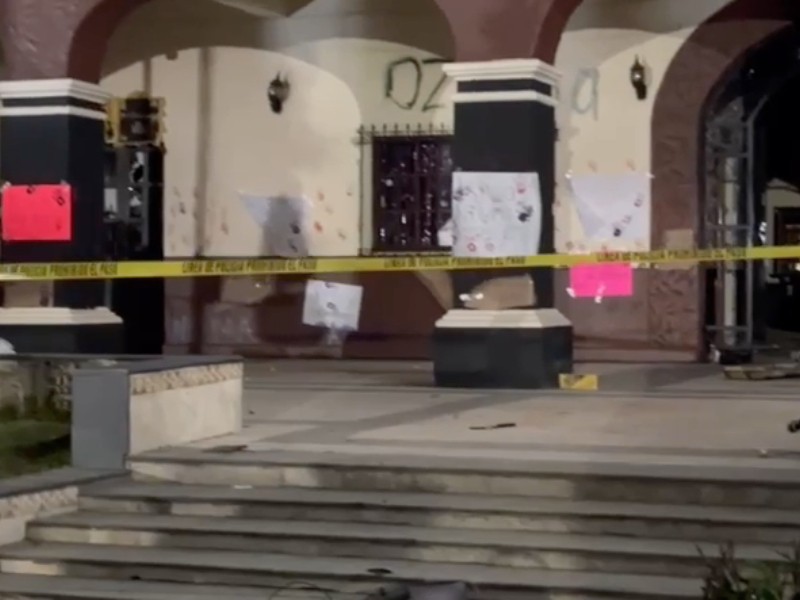 Destrozos en el Palacio Municipal de Ozumba, exigen justicia por Itzel