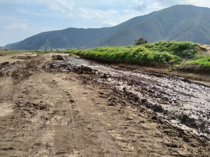 Destruido camino a San Pedro Candelaria en Ciudad Serdán