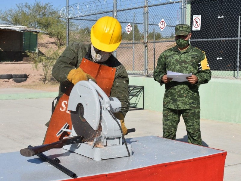 Destruyen armas incautadas y puestas a disposición de SEDENA