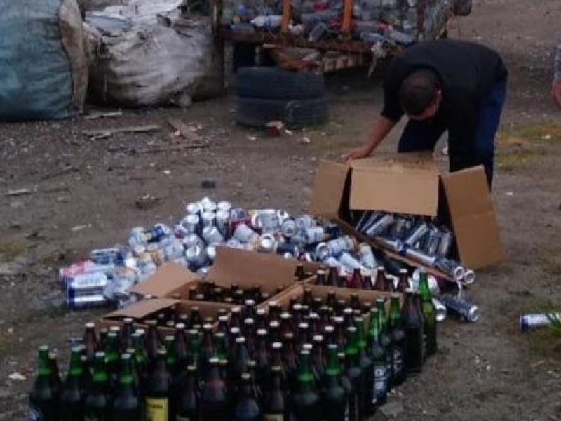 Destruyen más de 800 bebidas alcohólicas decomisadas