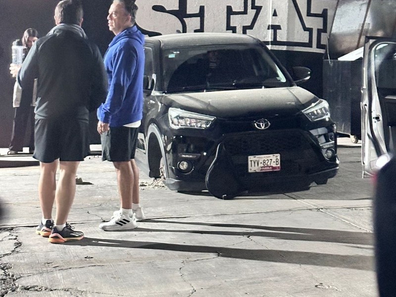 Desvalijan camionetas en estacionamiento de Pádel State